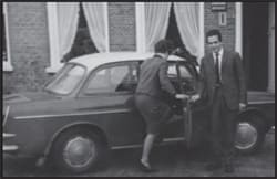 Een VW Ponton als lesauto aan de Markt in Dokkum Een VW Ponton als lesauto aan de Markt in Dokkum