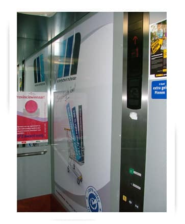 Autorijschool Mullender in de lift bij de Jumbo in Dokkum Autorijschool Mullender in de lift bij de Jumbo in Dokkum